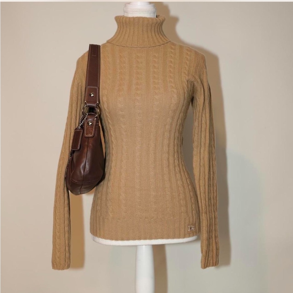 SOLD 

Burberry cashmere sweater